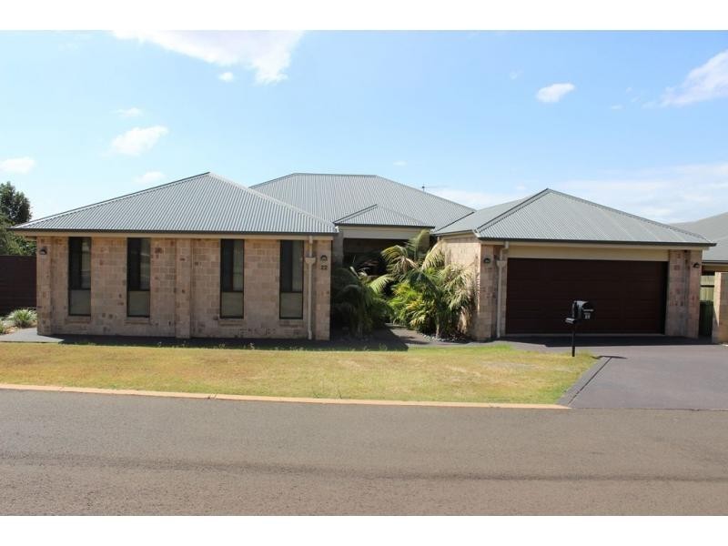 22 Kingfisher Drive, Highfields QLD 4352