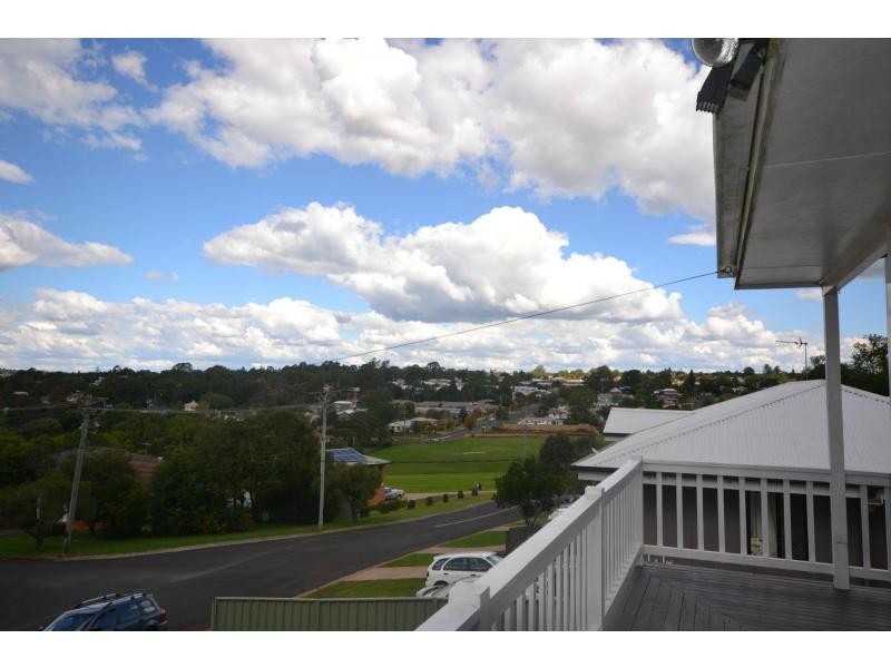 9 Greenbury Street, Rockville QLD 4350