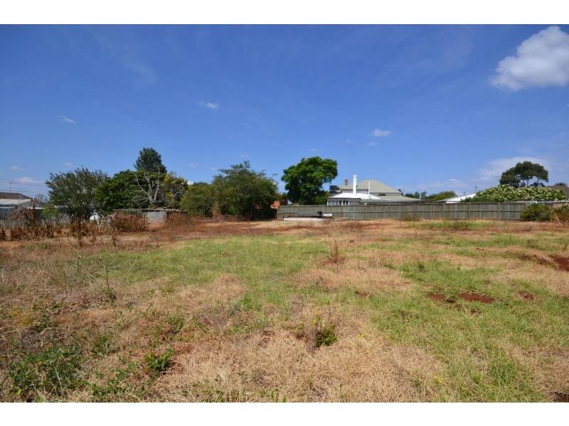 1A Berry Street, Newtown QLD 4350