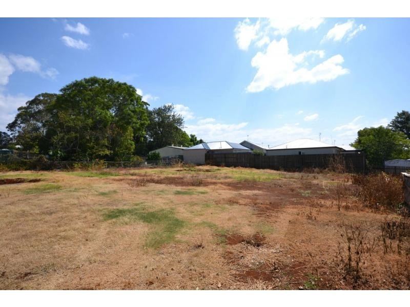 1A Berry Street, Newtown QLD 4350
