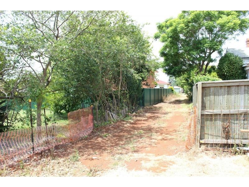 1A Berry Street, Newtown QLD 4350