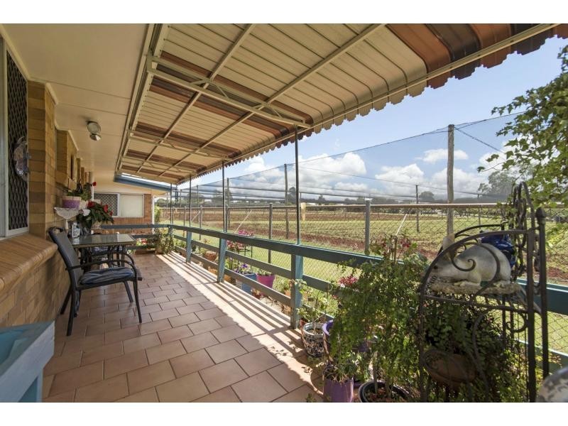 2 Whitefriars Street, Rockville QLD 4350