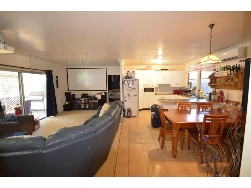 8-10 Cheetham Street, Cecil Plains QLD 4407