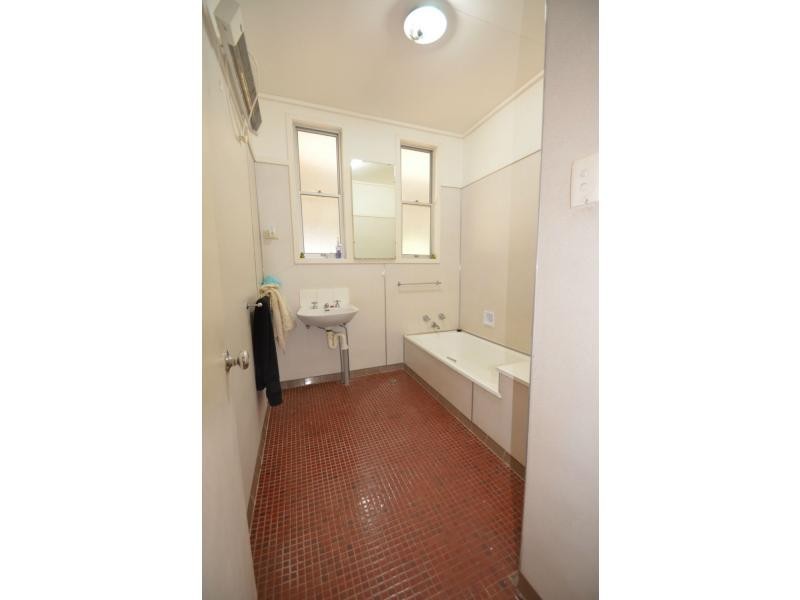 8-10 Cheetham Street, Cecil Plains QLD 4407
