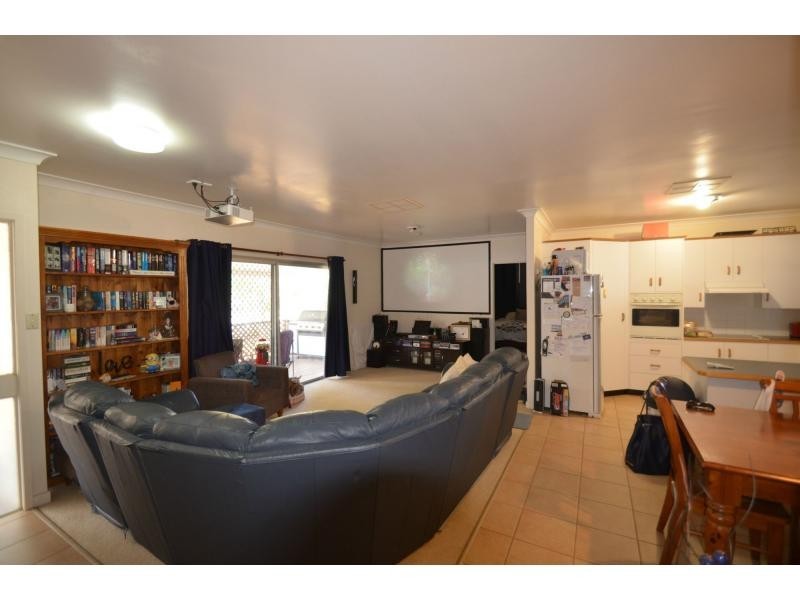 8-10 Cheetham Street, Cecil Plains QLD 4407