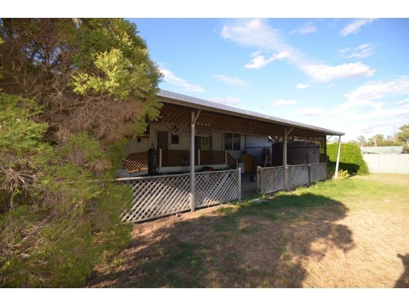 8-10 Cheetham Street, Cecil Plains QLD 4407