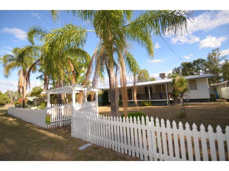 8-10 Cheetham Street, Cecil Plains QLD 4407