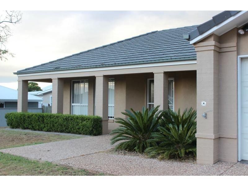 296 Ramsay Street, Middle Ridge QLD 4350