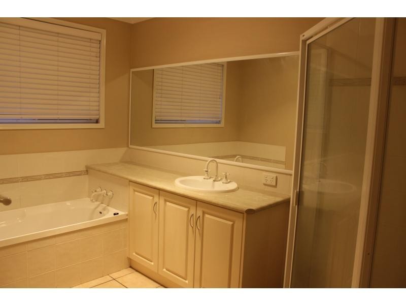 296 Ramsay Street, Middle Ridge QLD 4350