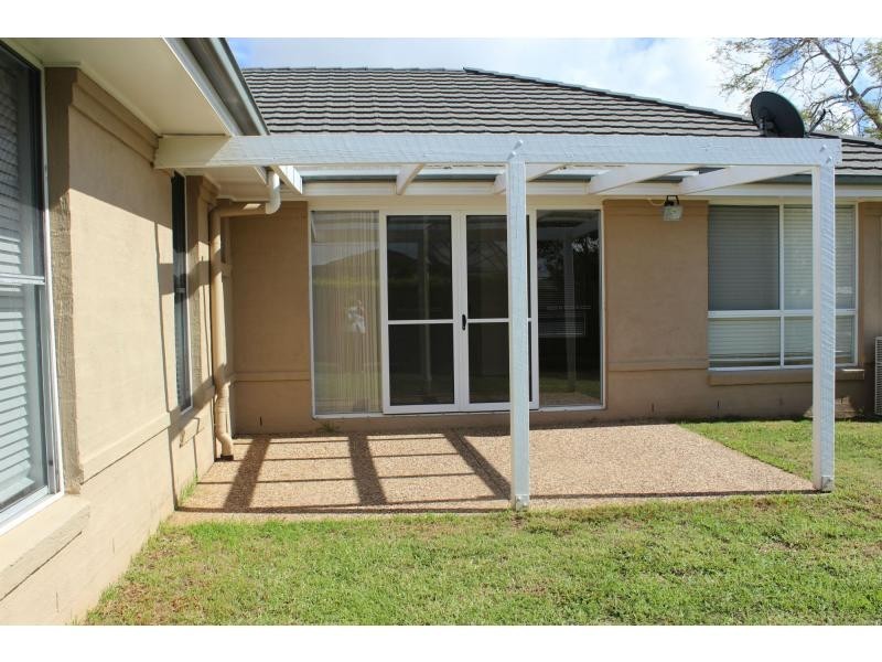 296 Ramsay Street, Middle Ridge QLD 4350