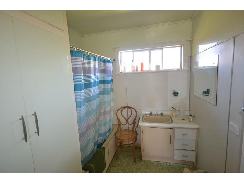 2 Harris Street, Harristown QLD 4350