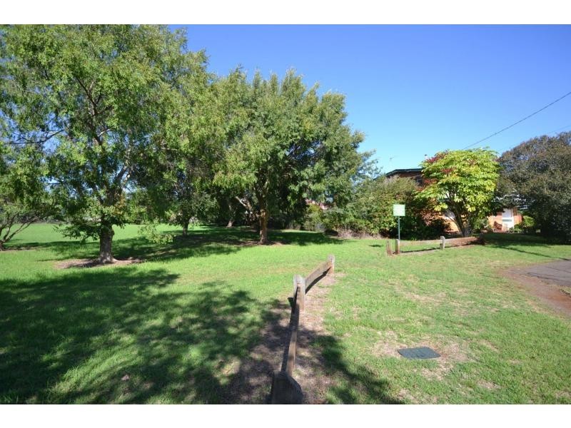 2 Harris Street, Harristown QLD 4350