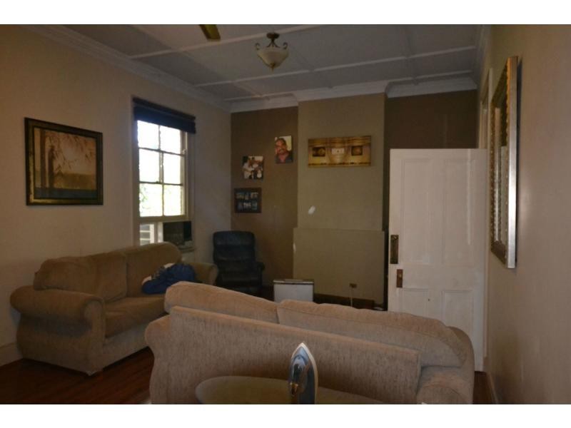 73 West Street, Newtown QLD 4350