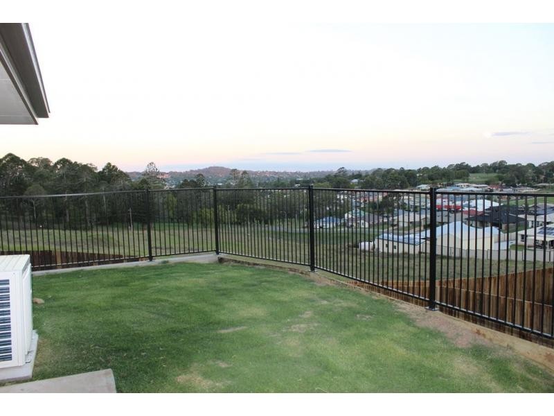 2/19 Alpine Court, Cranley QLD 4350