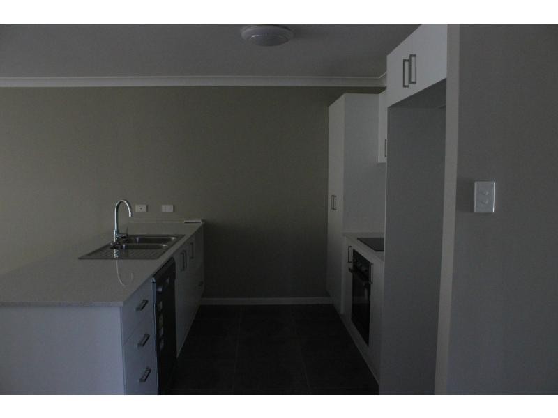 2/22 Alpine Court, Cranley QLD 4350