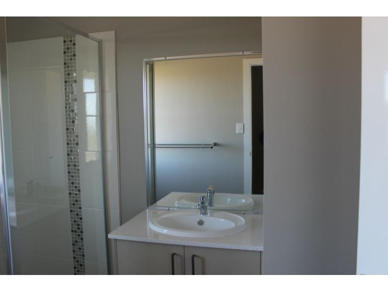 2/22 Alpine Court, Cranley QLD 4350