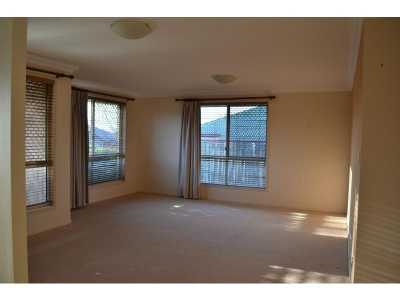 14 Scullin Street, Middle Ridge QLD 4350