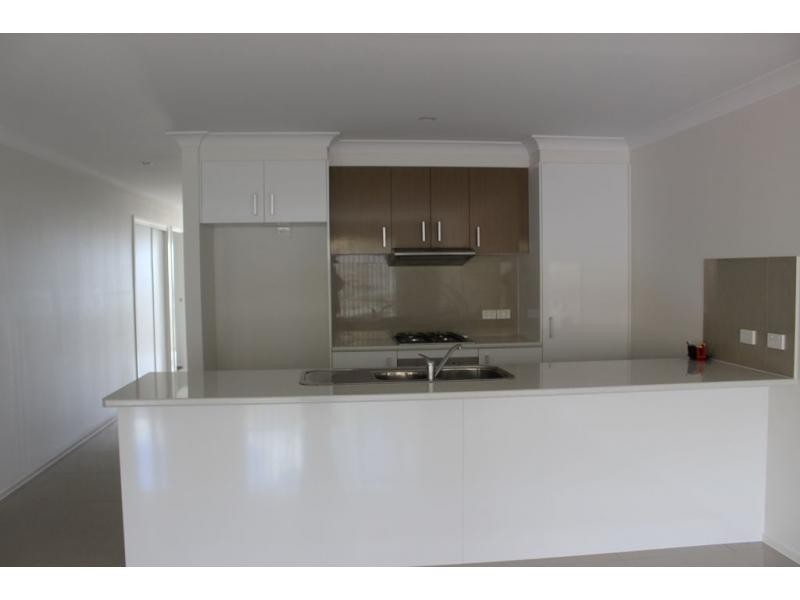 Unit 2 /6 Rubie Court, Westbrook QLD 4350