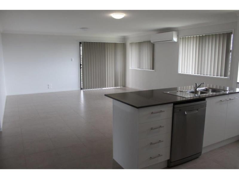 42 Wandoo Crescent, Westbrook QLD 4350