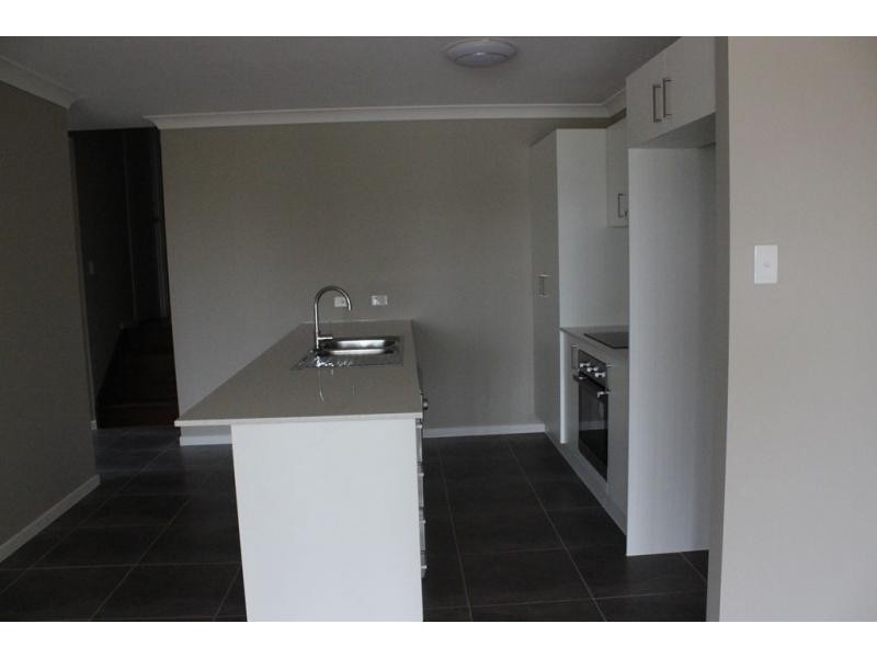 2/13 Alpine Court, Cranley QLD 4350