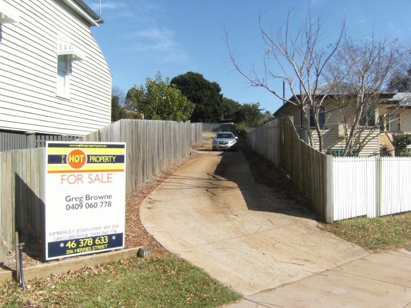 59 Mort Street, North Toowoomba QLD 4350