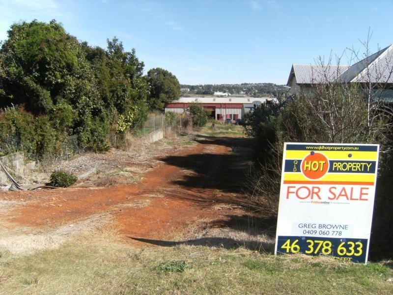 77 Ruthven Street, Harlaxton QLD 4350