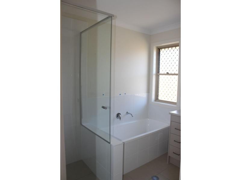 17 Wandoo Crescent, Westbrook QLD 4350