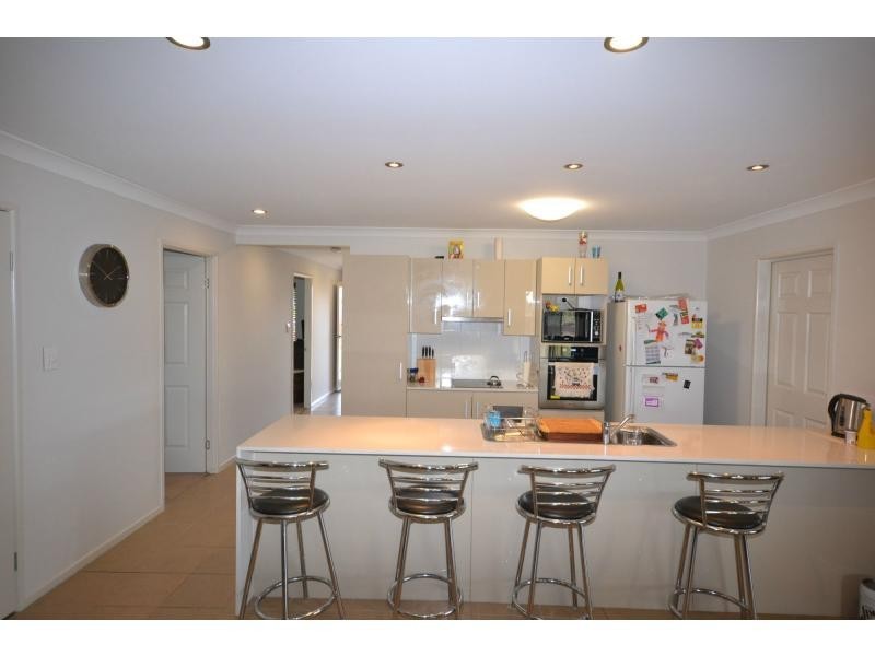 16 Phipps Drive, Meringandan West QLD 4352