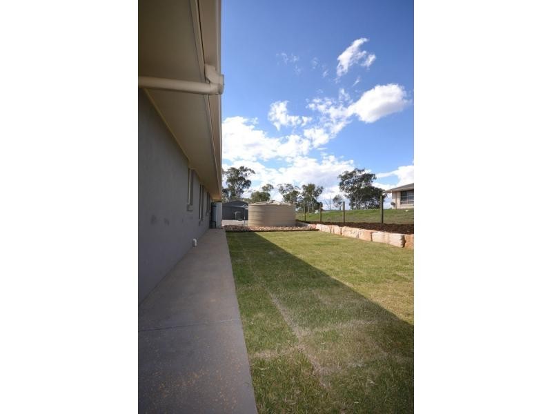 16 Phipps Drive, Meringandan West QLD 4352