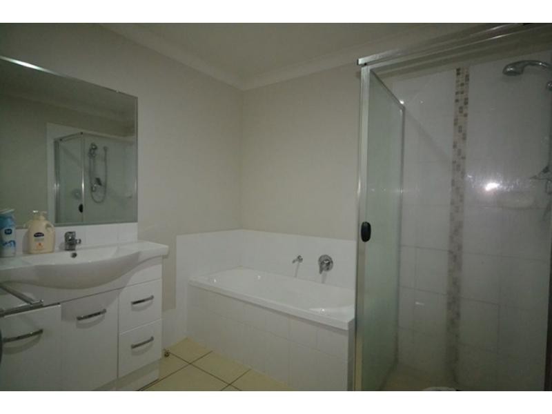 2/116-118 Taylor Street, Newtown QLD 4350