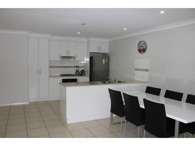 2/116-118 Taylor Street, Newtown QLD 4350
