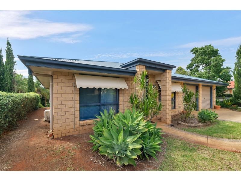 2 Hillcrest Court, Kearneys Spring QLD 4350