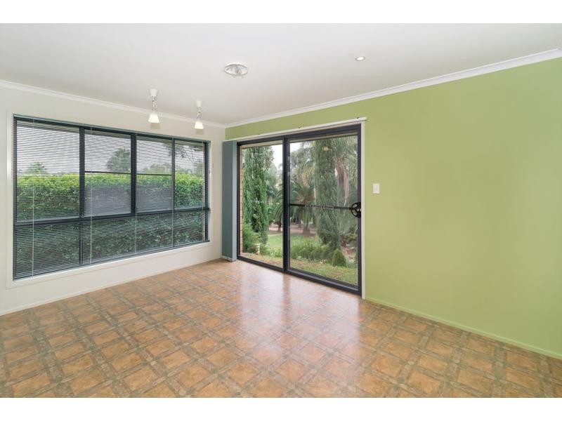 2 Hillcrest Court, Kearneys Spring QLD 4350
