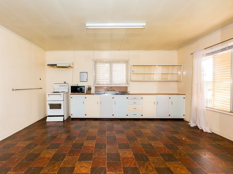 13 Nicholson Street, Dalby QLD 4405