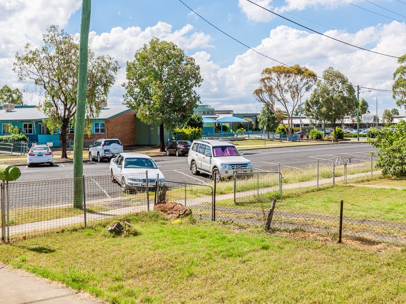 13 Nicholson Street, Dalby QLD 4405