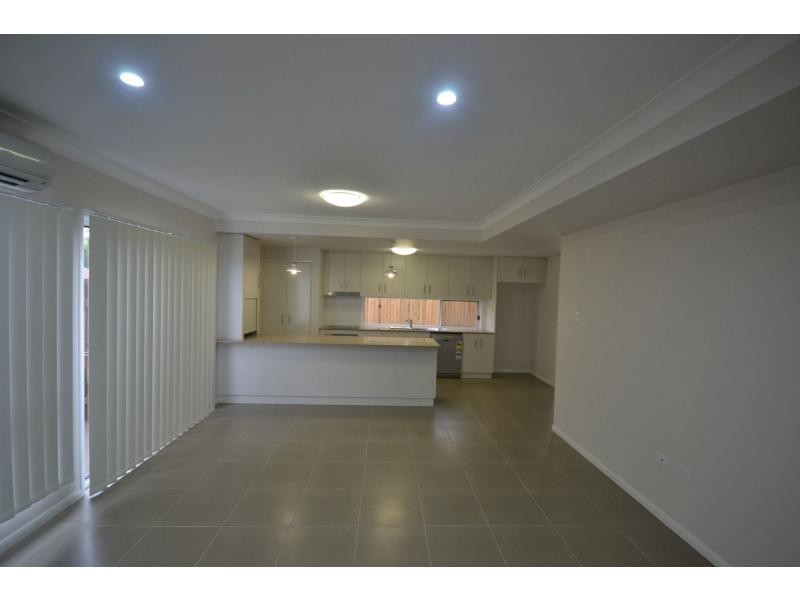 1/421 Tor Street, Newtown QLD 4350