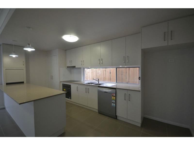 1/421 Tor Street, Newtown QLD 4350