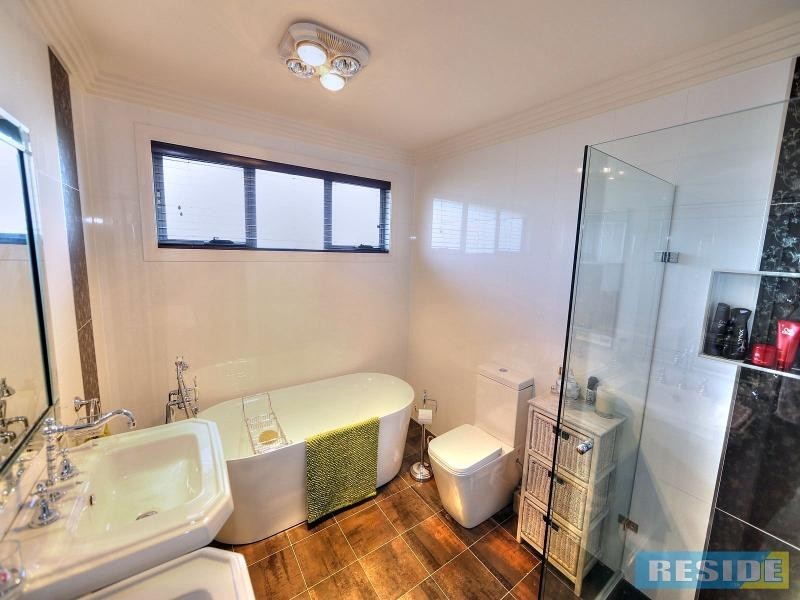 2 THE STRAIGHT, Oran Park NSW 2570