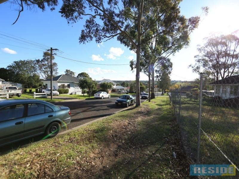 15 Burragorang Street, The Oaks NSW 2570