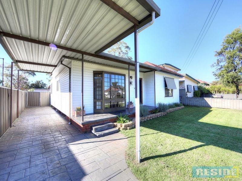 13 Parkland Avenue, Macquarie Fields NSW 2564