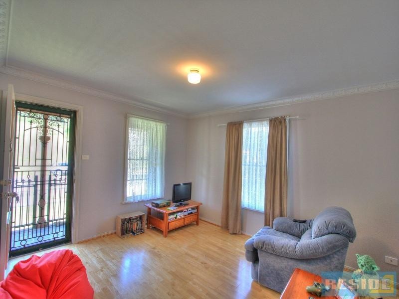 1/141 Menangle Street, Picton NSW 2571