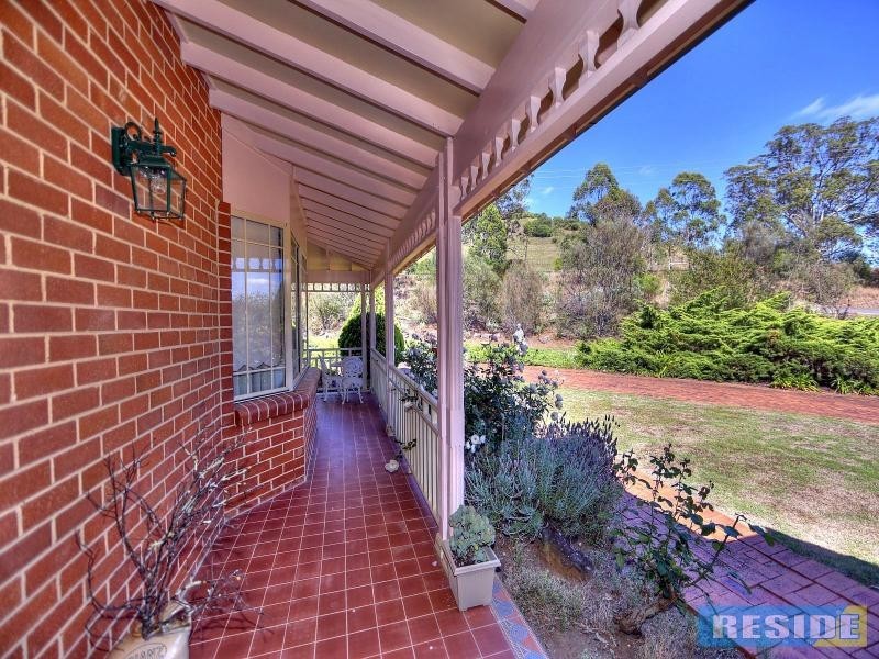 2 Coldenham Road, Picton NSW 2571