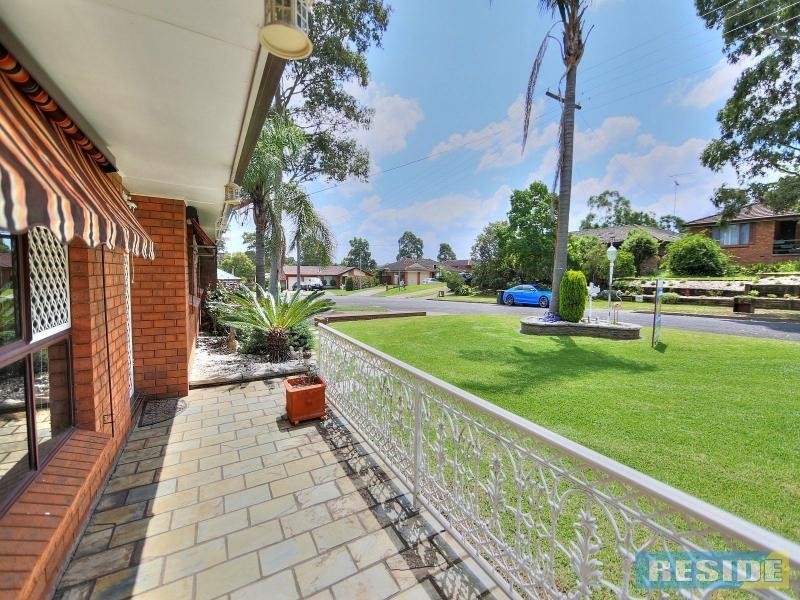8 Cedar Place, The Oaks NSW 2570