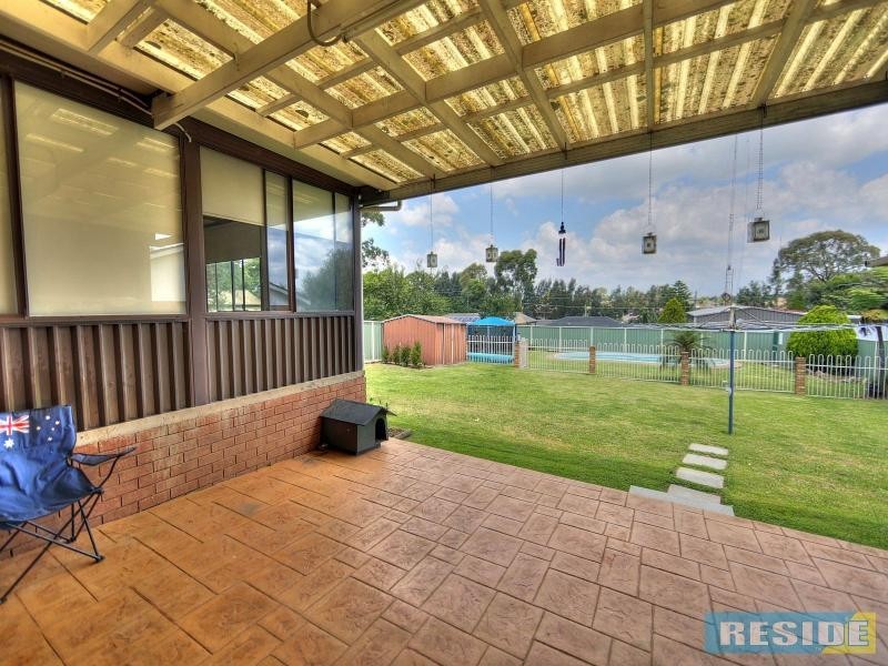 8 Cedar Place, The Oaks NSW 2570