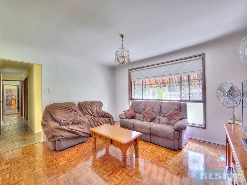 8 Cedar Place, The Oaks NSW 2570