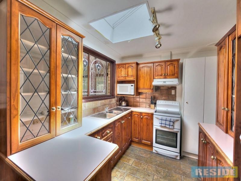 8 Cedar Place, The Oaks NSW 2570