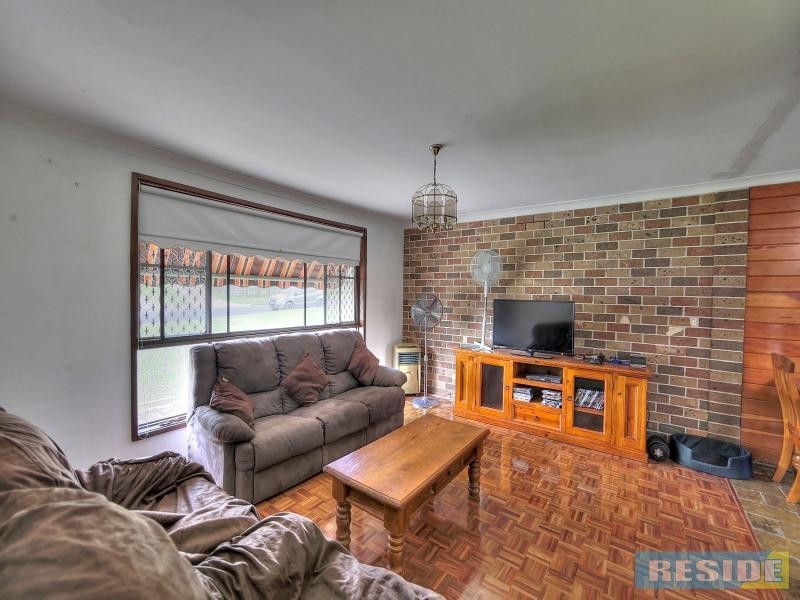 8 Cedar Place, The Oaks NSW 2570