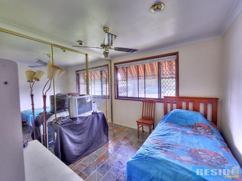 8 Cedar Place, The Oaks NSW 2570