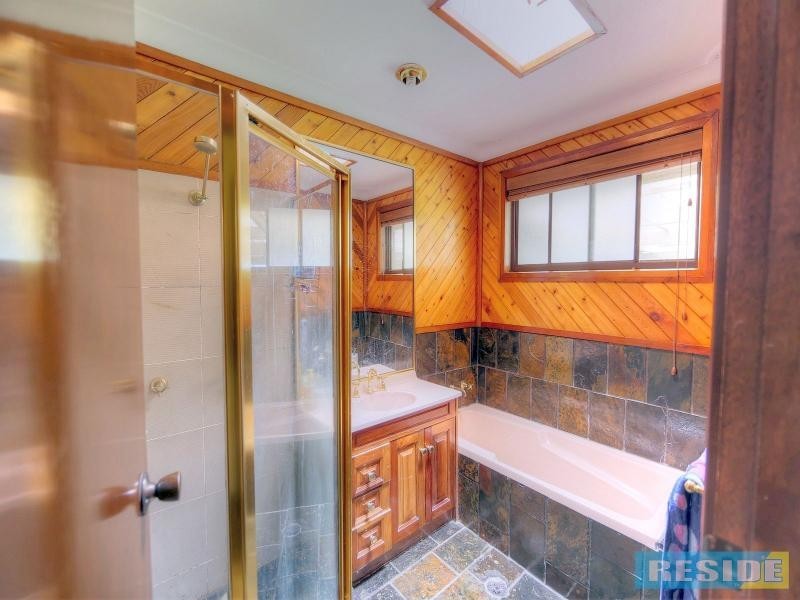 8 Cedar Place, The Oaks NSW 2570