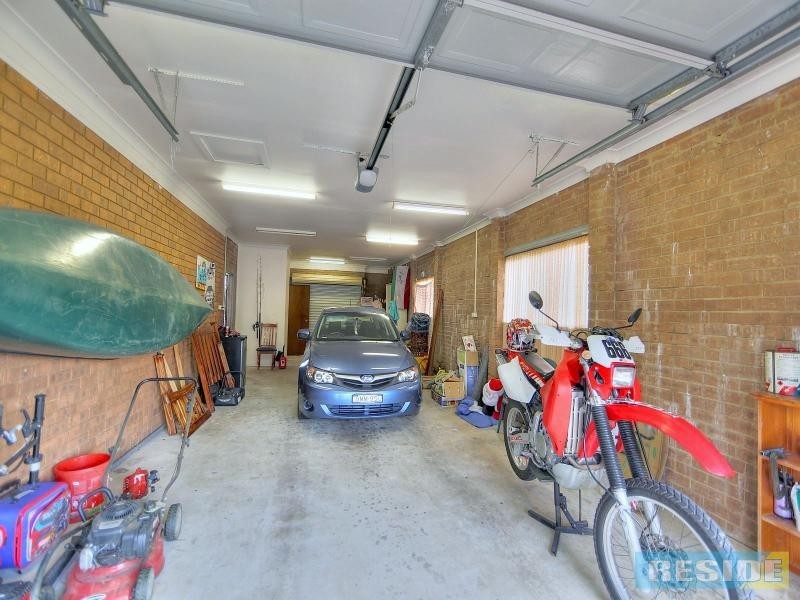 8 Cedar Place, The Oaks NSW 2570